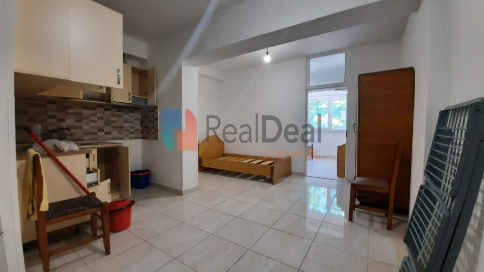 Laprake, Shitet Njesi E Pershtatur si Garsoniere Buze Rruges Kryesore! - 47m2