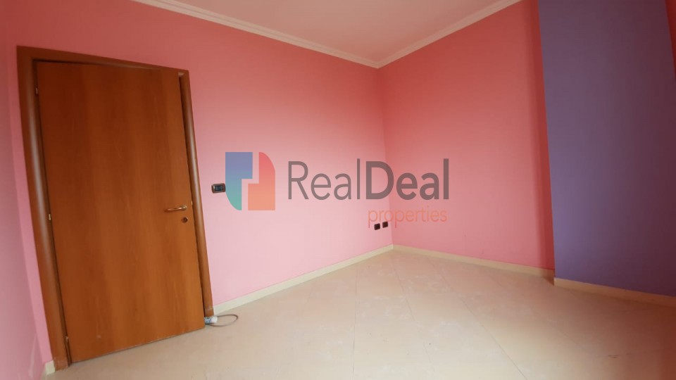 Prane Kompleksit Grand, Shitet Apartament 3+1 Me Hapsira Te Bollshme - 146m2