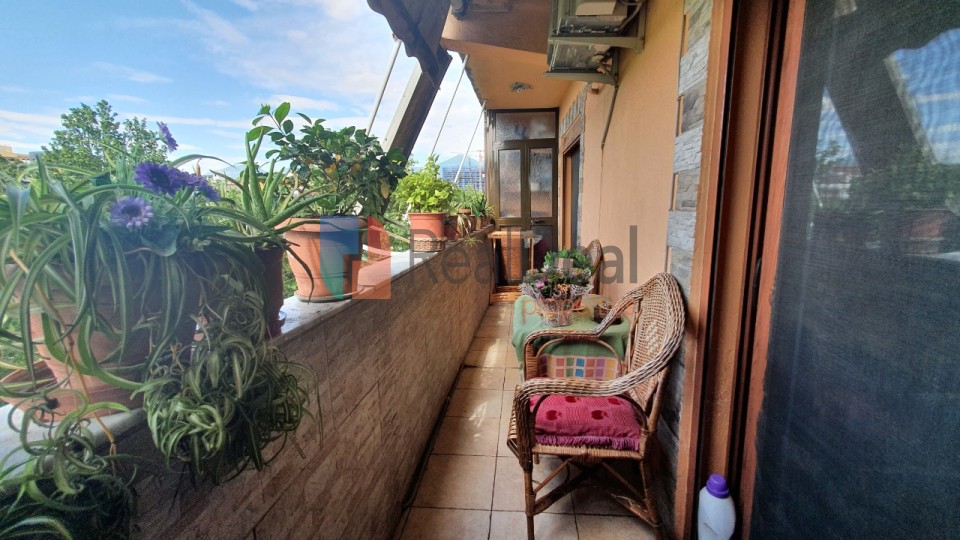 Ne Zonen e 21 Dhjetorit, Shitet Apartament 2+1+2 Me Hapesira Te Bollshme!! - 118m2