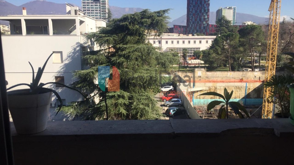 Ne Bllok, Shitet Apartament 3+1 Me Orientim Lindje-Perendim - 90m2