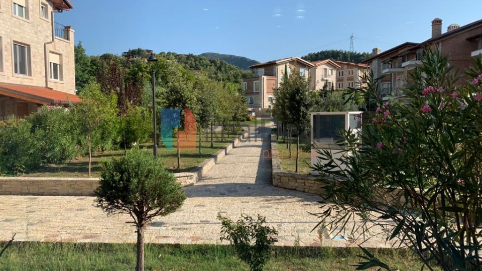 Tek Kompleksi Secret Garden, Jepet me Qera Super Apartament 2+1! - 100m2