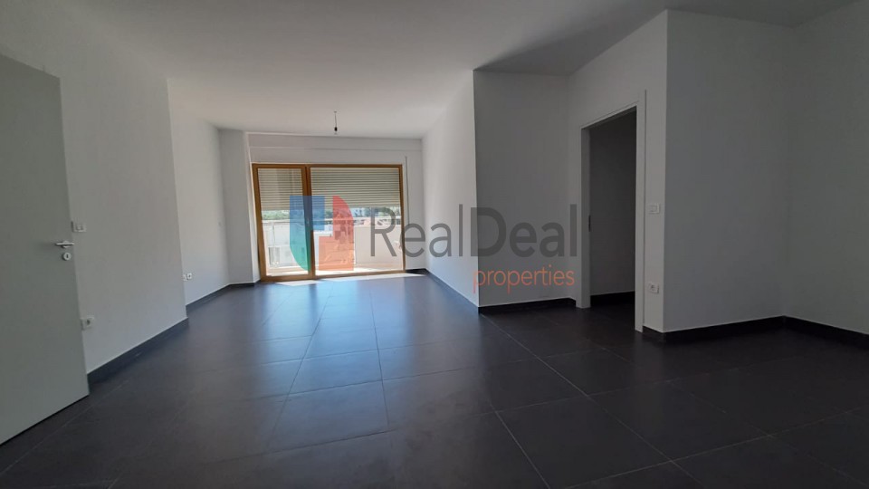 JEPET ME QIRA APARTAMENT 3+1+2 NE BLV. BAJRAM CURRI i PERSHTATSHEM PER BIZNES !!! - 118m2