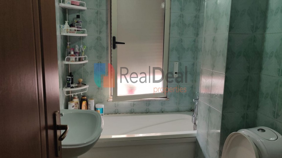 Tek Liqeni Jepet Me Qira Apartament 3+1+2 Me Orientim Lindje!! - 130m2