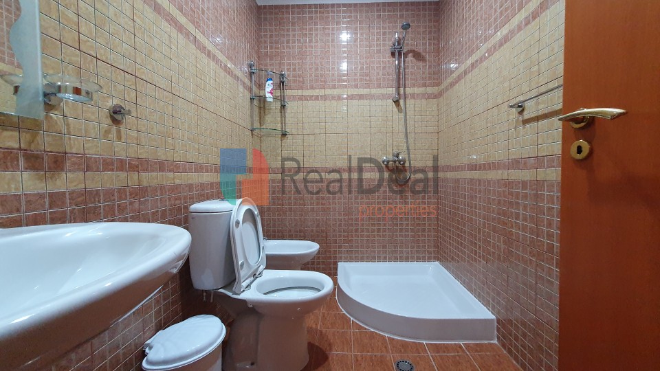 Jepet Me Qira Apartament Fantastik 2+1 Ne Qender Te Tiranes!!! - 100m2