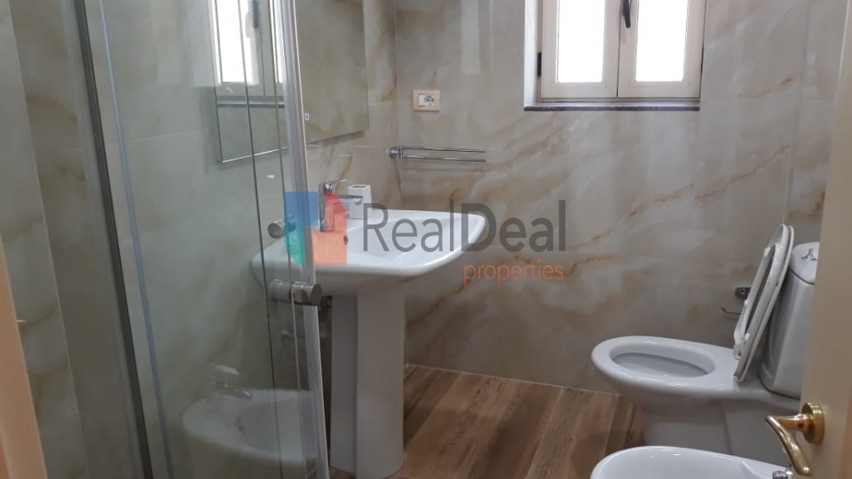 Prane Qendres, Jepet me Qira Apartament 3+1! - 75m2
