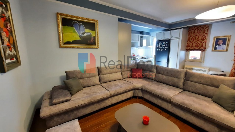 Tek Ish-Parku, Jepet Me Qira Apartament 2+1 Me Shume Drite!! - 125m2