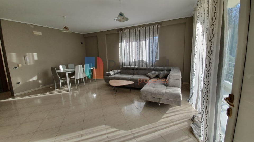 Prane Vilave Amerikane, Jepet Apartament 3+1+2 Me Qira - 152m2