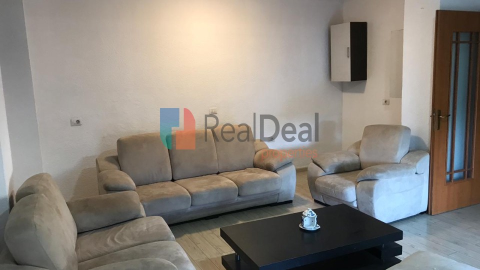 Ne Rrugen Myslym Shyri Jepet Me Qira Apartament 2+1+2, I Pershtateshem per Zyra - 130m2