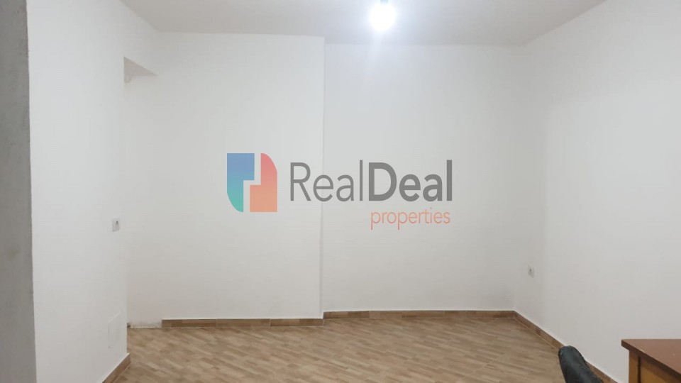 Perball Maternitetit Te Ri, Jepet Me Qira Apartament 1+1 I Pershtashem Per Zyre - 51m2