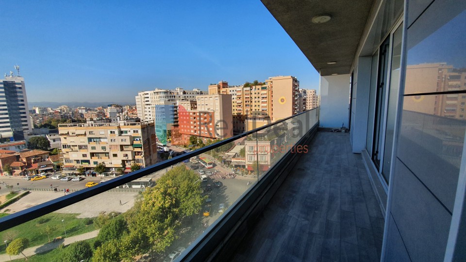 Turdiu Center, Jepet Zyre 2+1+2 Me Qira Per Biznese Me Mundesi Brandimi! - 150m2