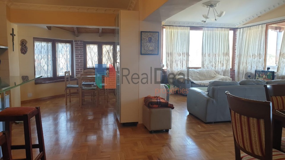 Te Kopeshti Zoologjik, Jepet Me Qira Apartament 3+1 Me Super Pamje - 200m2