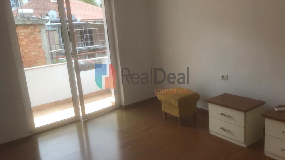 Jepet Apartament me Qira 3+1,tek Rrugica e Green House!! - 81m2