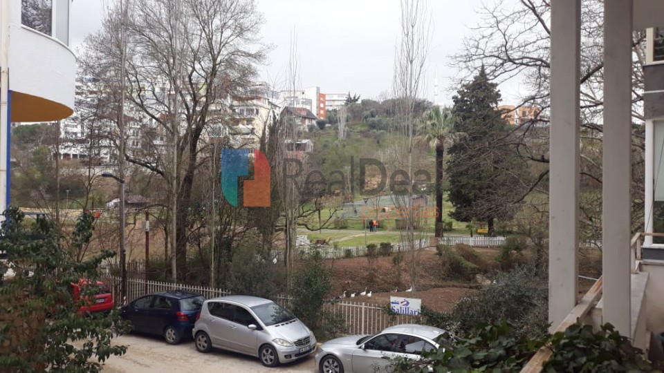 Tek Kopeshti Zoologjik, Jepet Apartament 2+1 me Qira! - 120m2