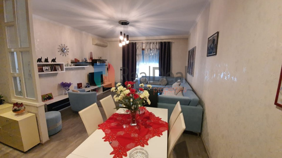 Prane Hotel Hilton Jepet Me Qira Apartament 3+1+2 Luksoz !! - 165m2