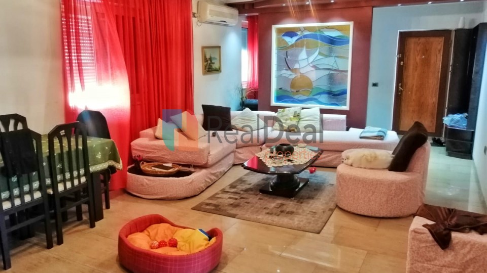 Te Zogu i Zi, Jepet me Qira Apartament 3+1 Super Komod - 140m2