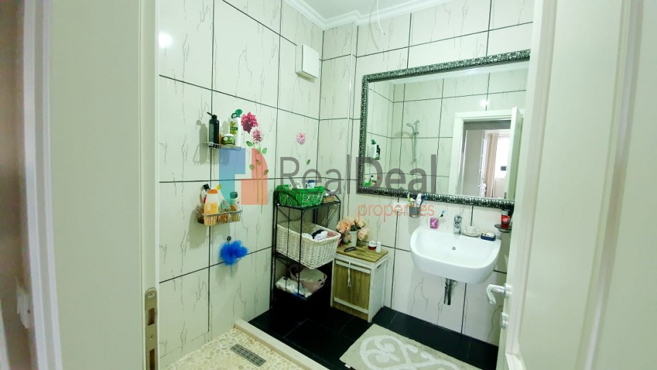 Tek Presidenca Jepet me Qira Per Zyra, Apartament 190 m/2 - 190m2