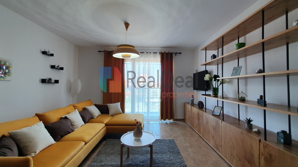 Tek Ambasador 3, Super Apartament 1+1 Me Qira - 94m2