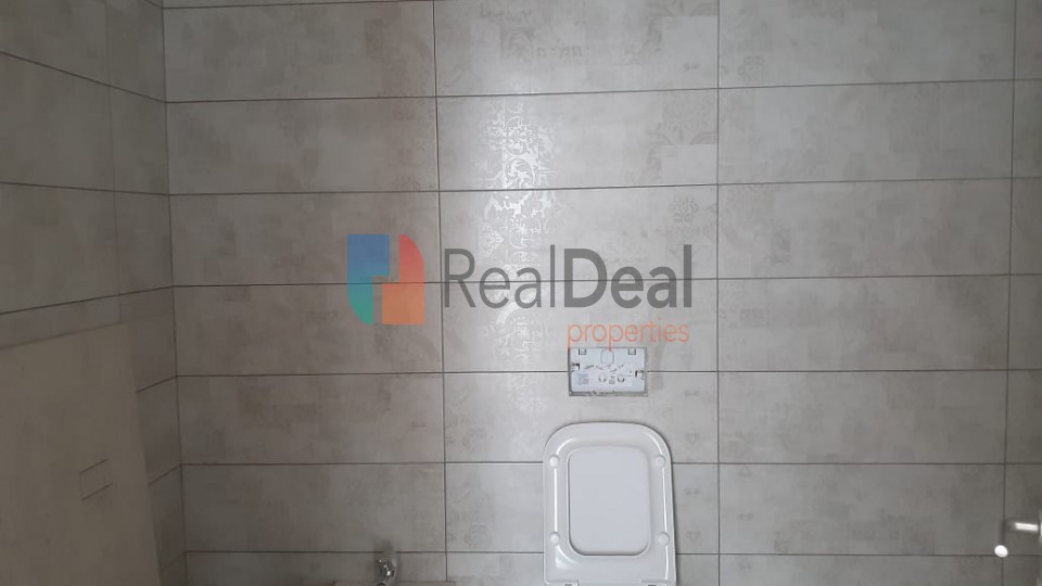 Te Kompleksi KIKA 2, Jepet Me Qira Ambient i Pershtatshem per Zyra ! - 140m2