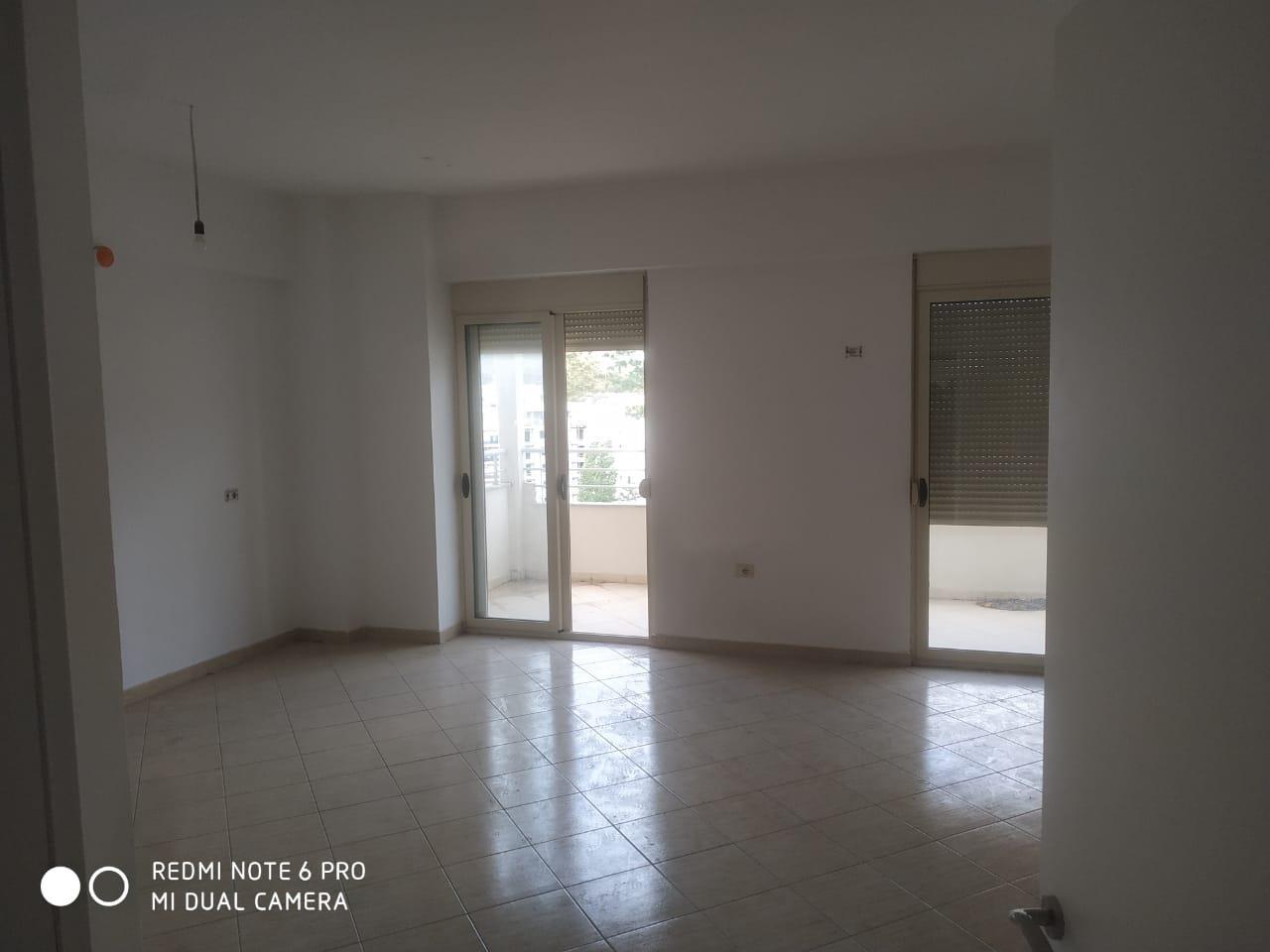 Shitet super apartament 2+1+2 ne Vlore