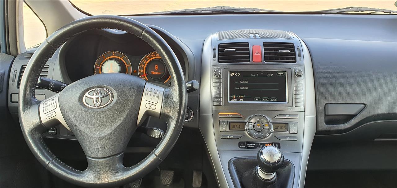  Toyota Auris 2.0 Naft Full Option 