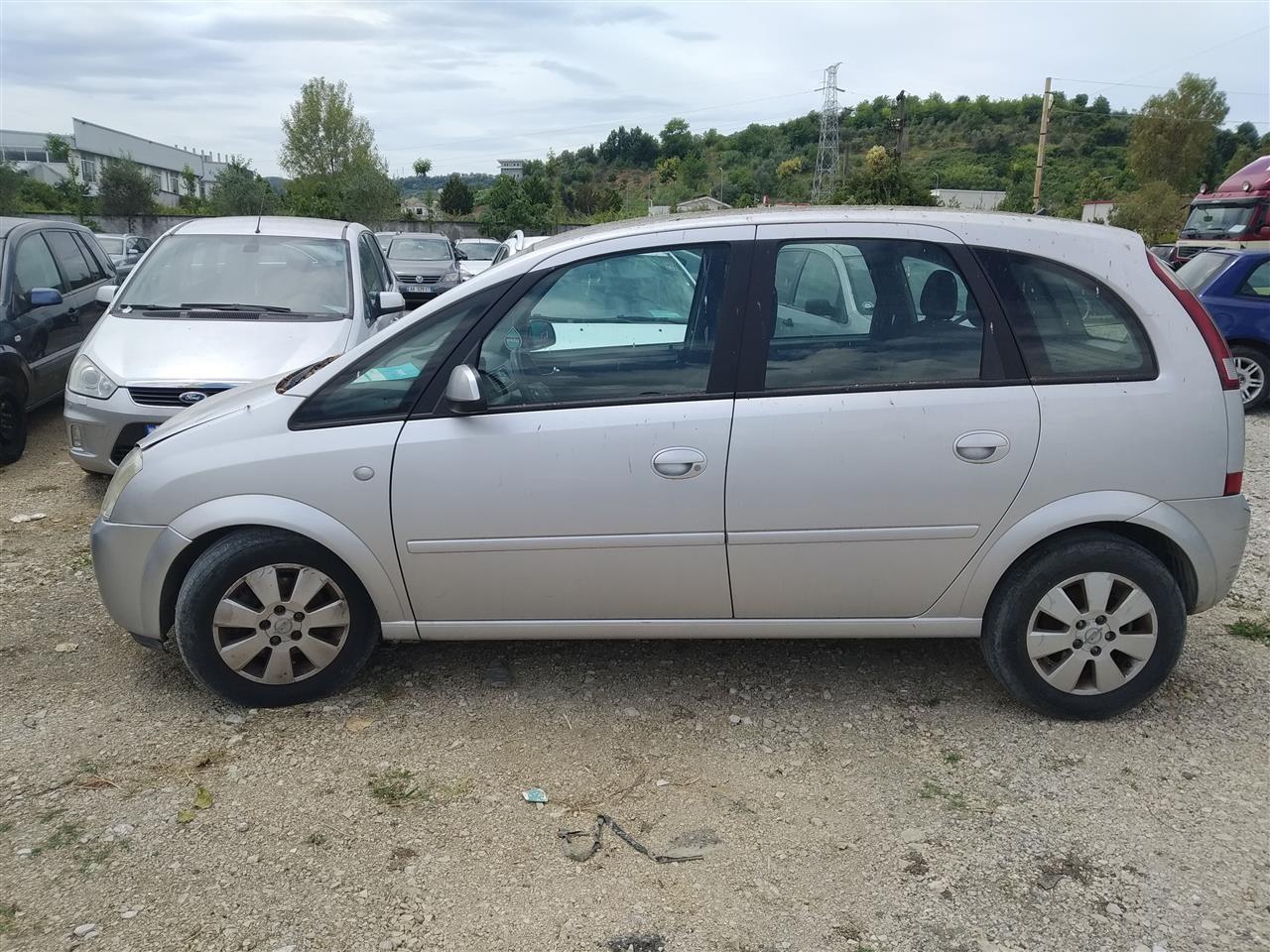 Shitet URGJENT - OPEL MERIVA viti 2004