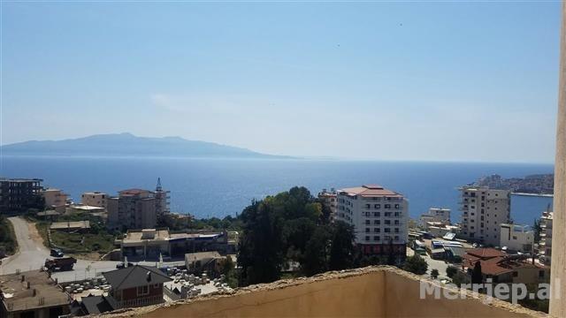 Shitet ose nderrohet apartament ne katin e 4 Sarande.