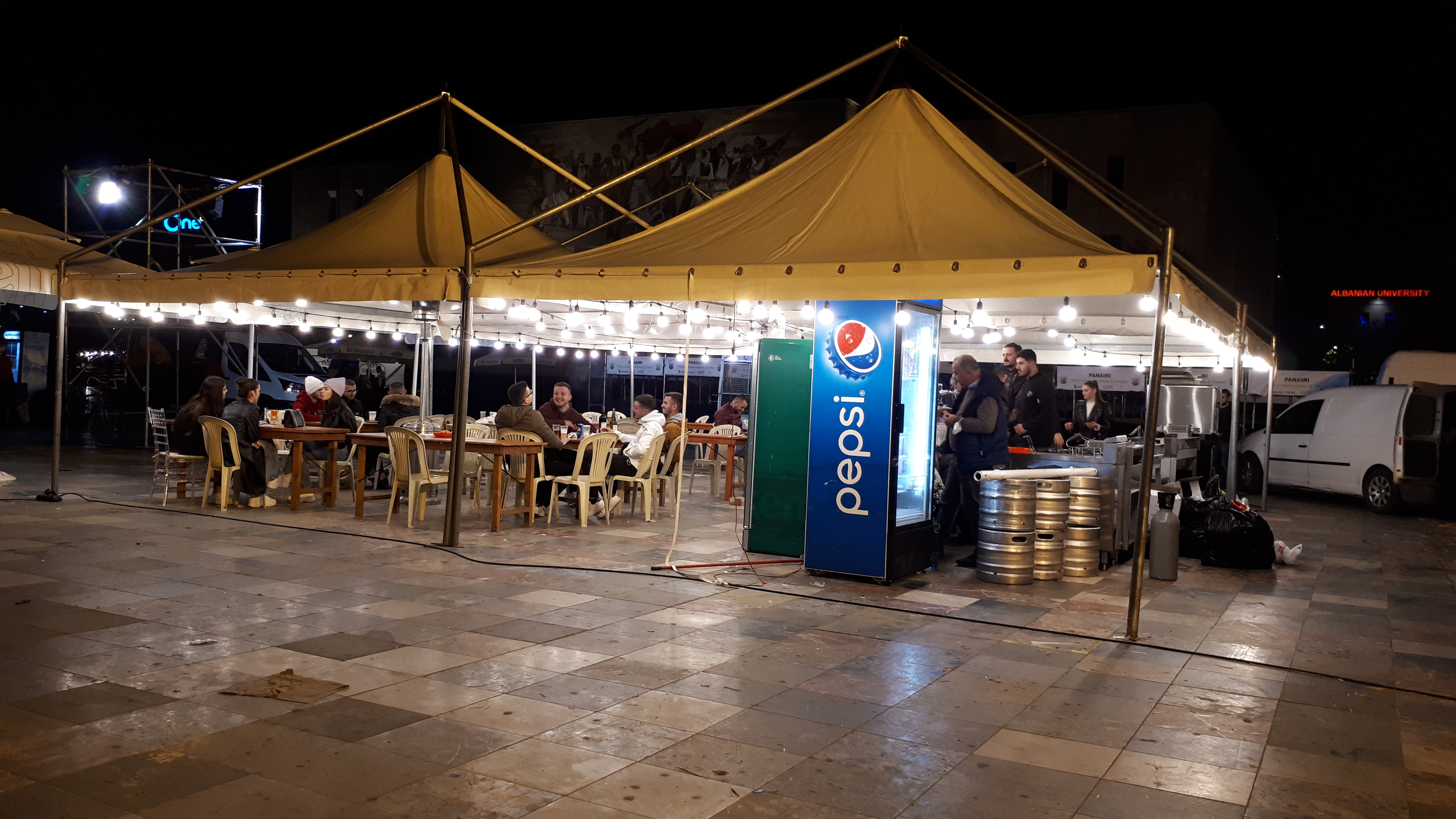 Tenda me qera 0676658901