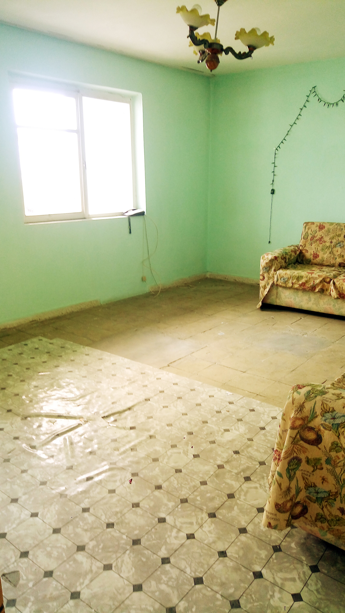 Tirane - Ali Demi - Rr. Idriz Dollaku (prane burgut) shitet 1+1 me hipoteke, 60m2, çmimi 42.000€