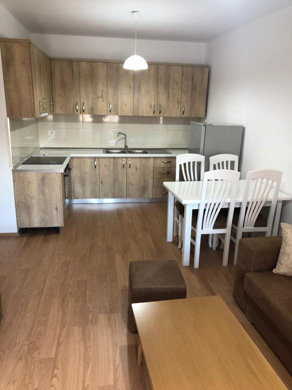 APARTAMENT ME QERA 1+1 / Rruga 5 Maji