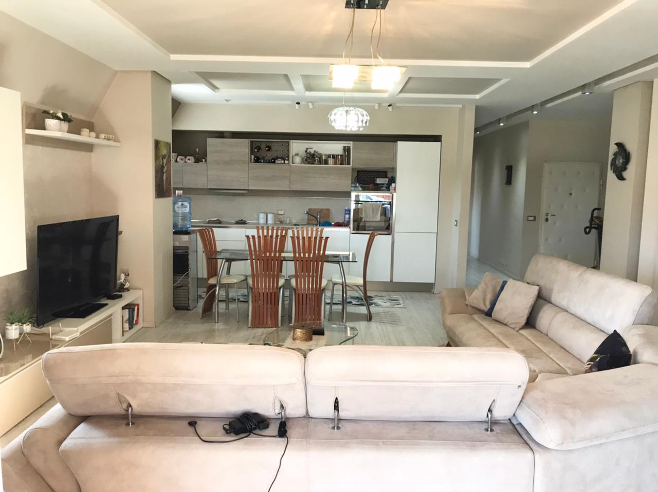 SHITET APARTAMENT 3+1 PRANE LIQENIT TE TIRANES