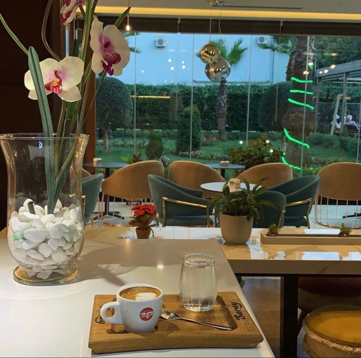 Saray Restaurant & Lounge Bar 