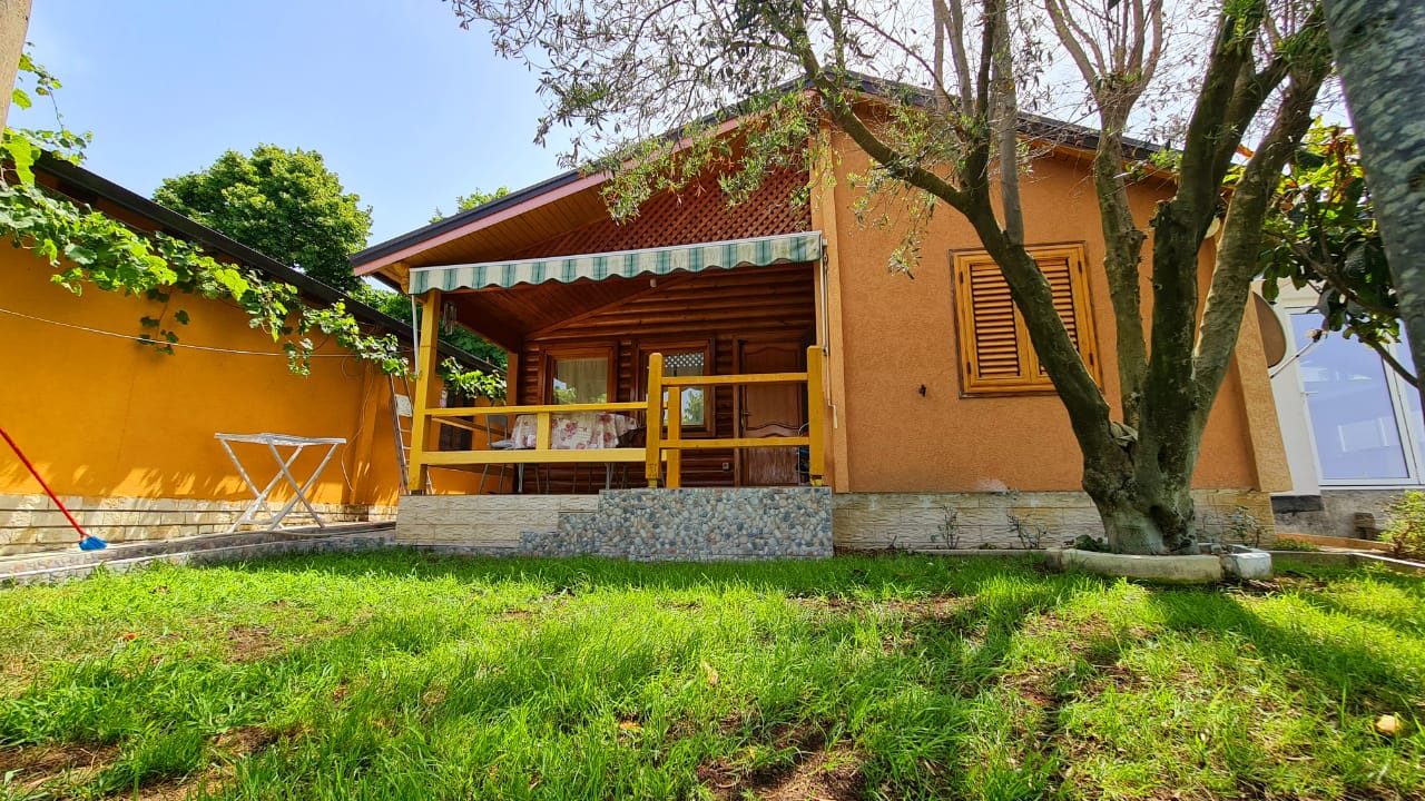 Shitet shtepi private me oborr tek Gjiri i Lalzit