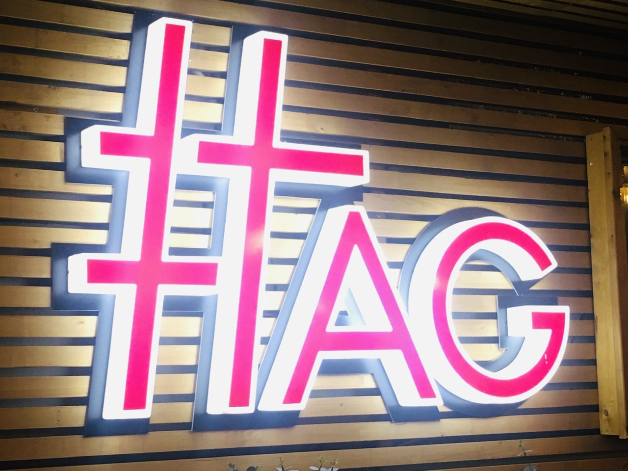 Ofrohet vend pune si kamarier