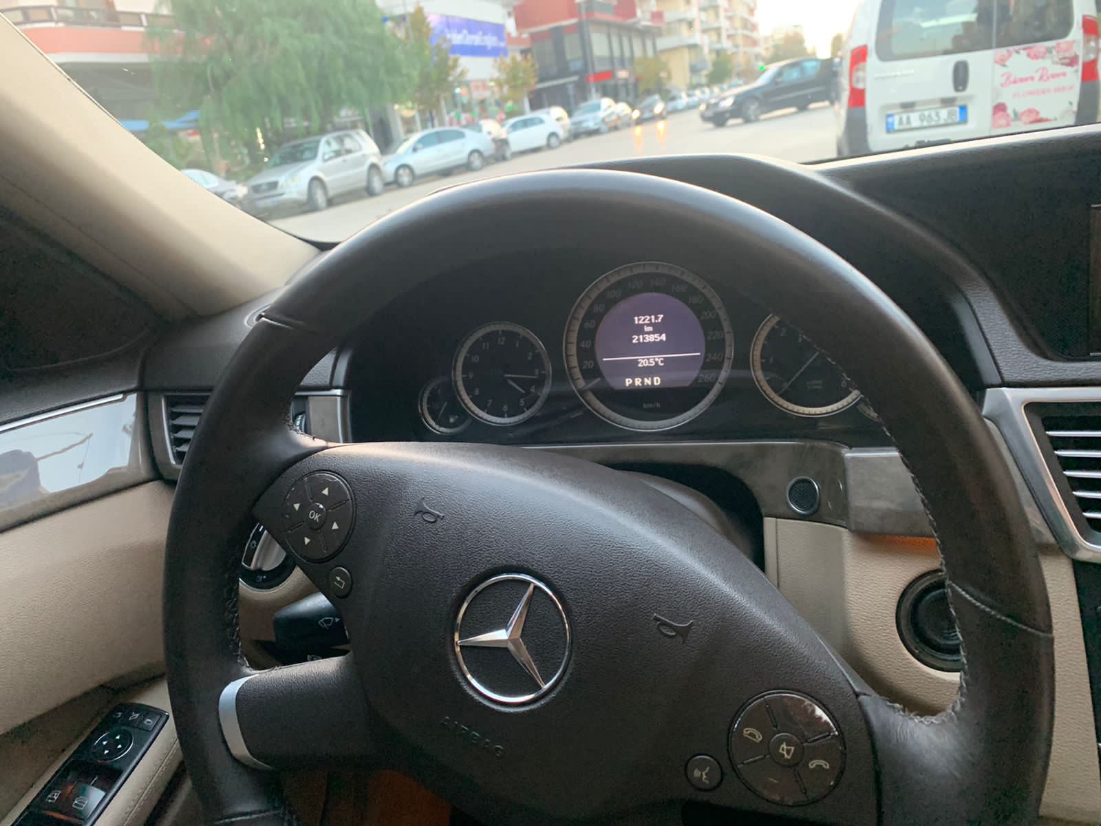 Shitet makina Benz 2009