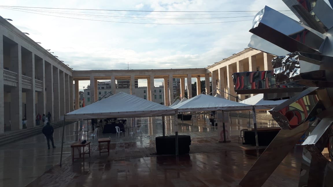 Cadra karrige me qera 0683010817