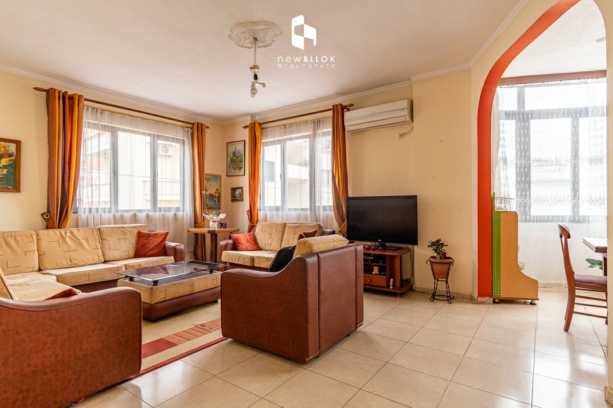 Okazion Shitet apartament 2+1 komuna e parisit