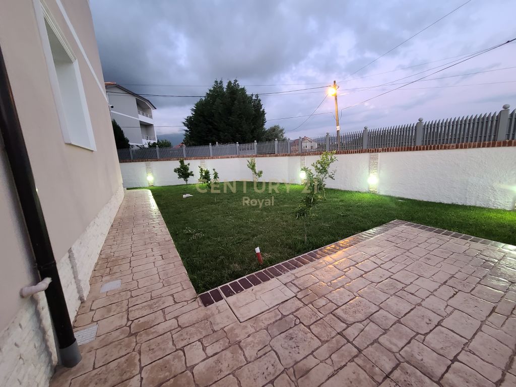 JEPET ME QIRA VILE 3 KATESHE NE FARKE Tirana Sip: 500m2