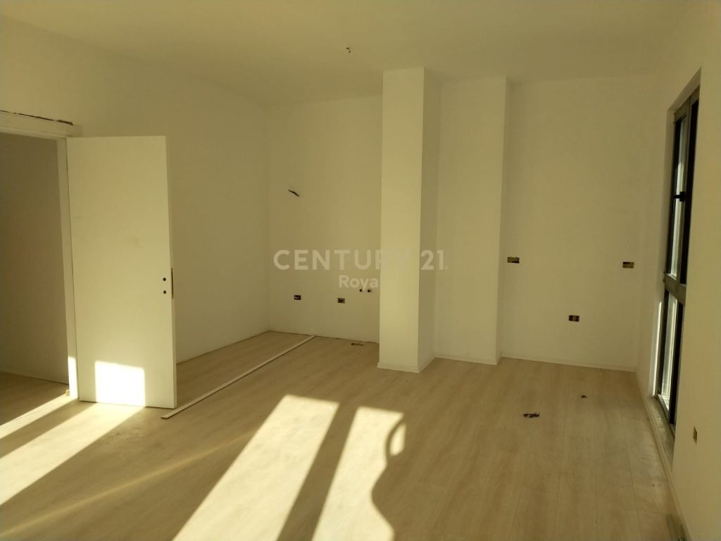 JEPET ME QIRA APARTAMENT 3+1+2 TEK KOMPLEKSI ARLIS, FARMACIA 10