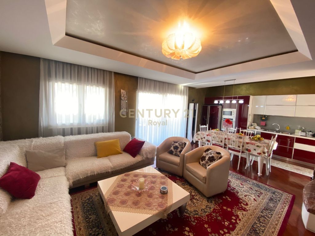 SHESIM PENTHOUSE LUKSOZ + GARAZH PRANE SHKOLLES SE KUQE