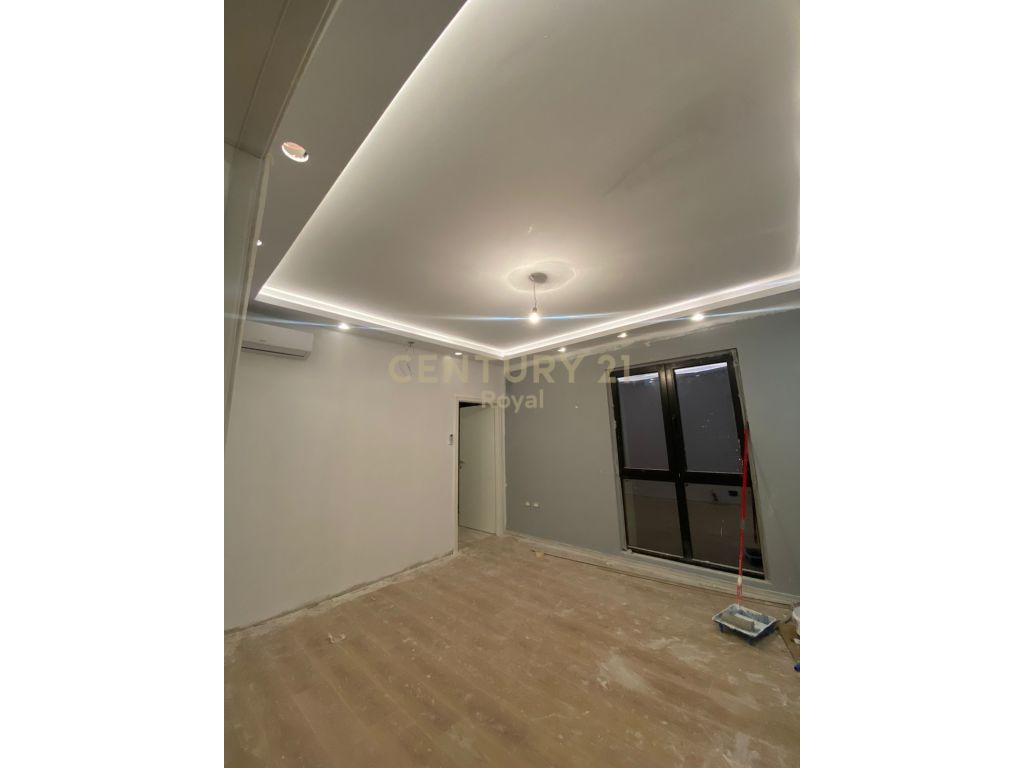 JEPET ME QIRA APARTAMENT 2+1 TEK KOMPLEKSI 