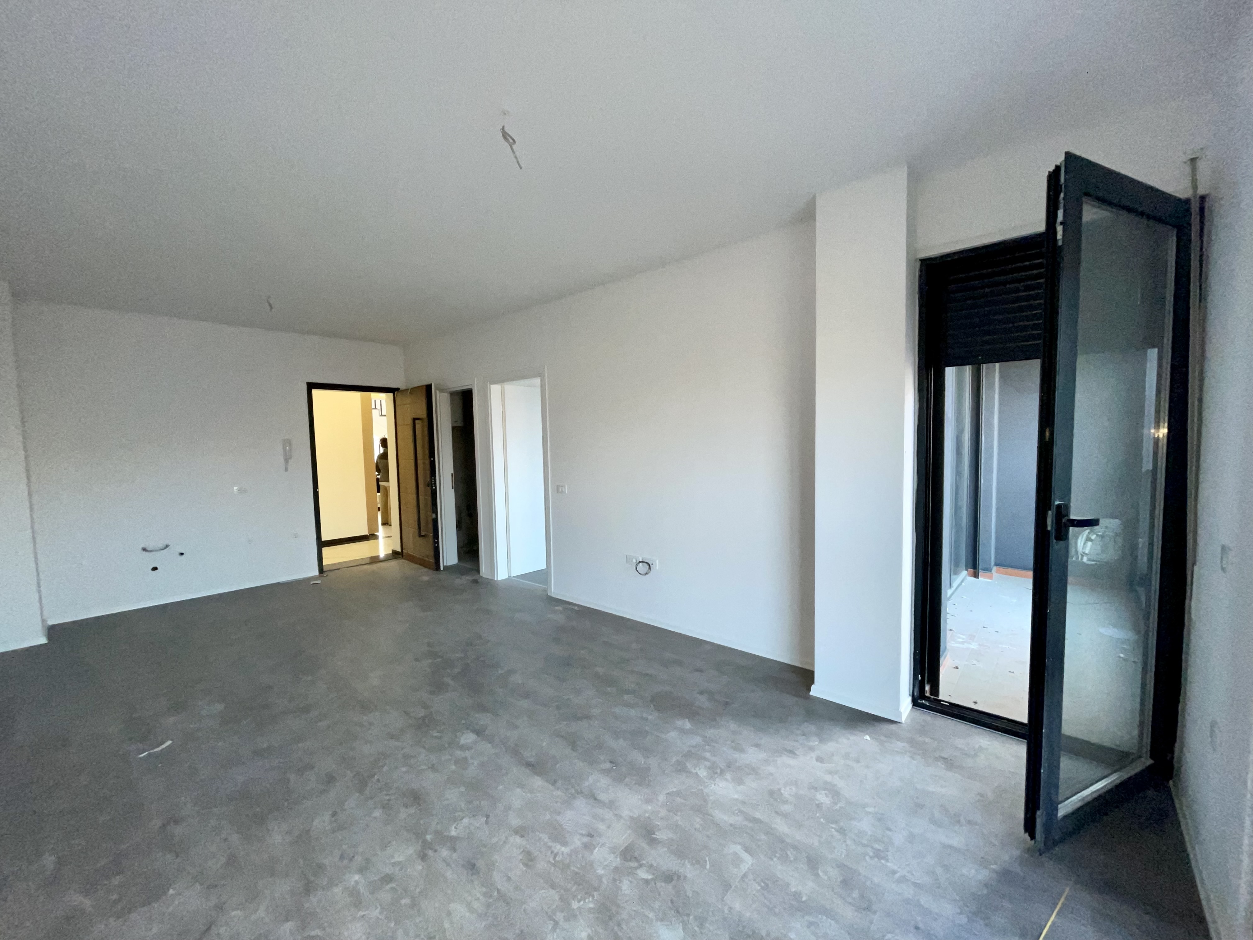 Shitet apartament 2+1 tek Ish Sacioni Trenit afer BKT