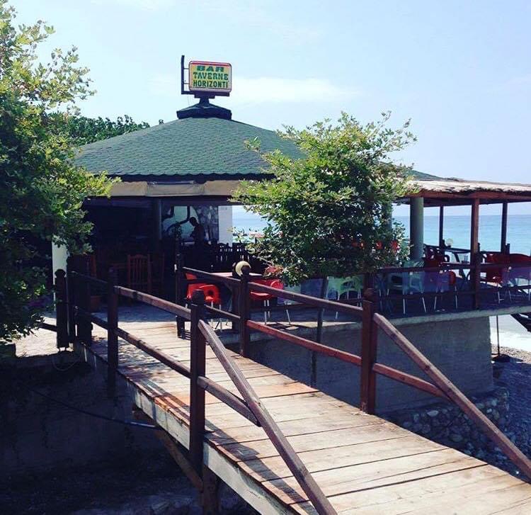 Kerkohet kuzhinier dhe Ndihmes kuzhinier banakier, dhe lavapjates sezonal