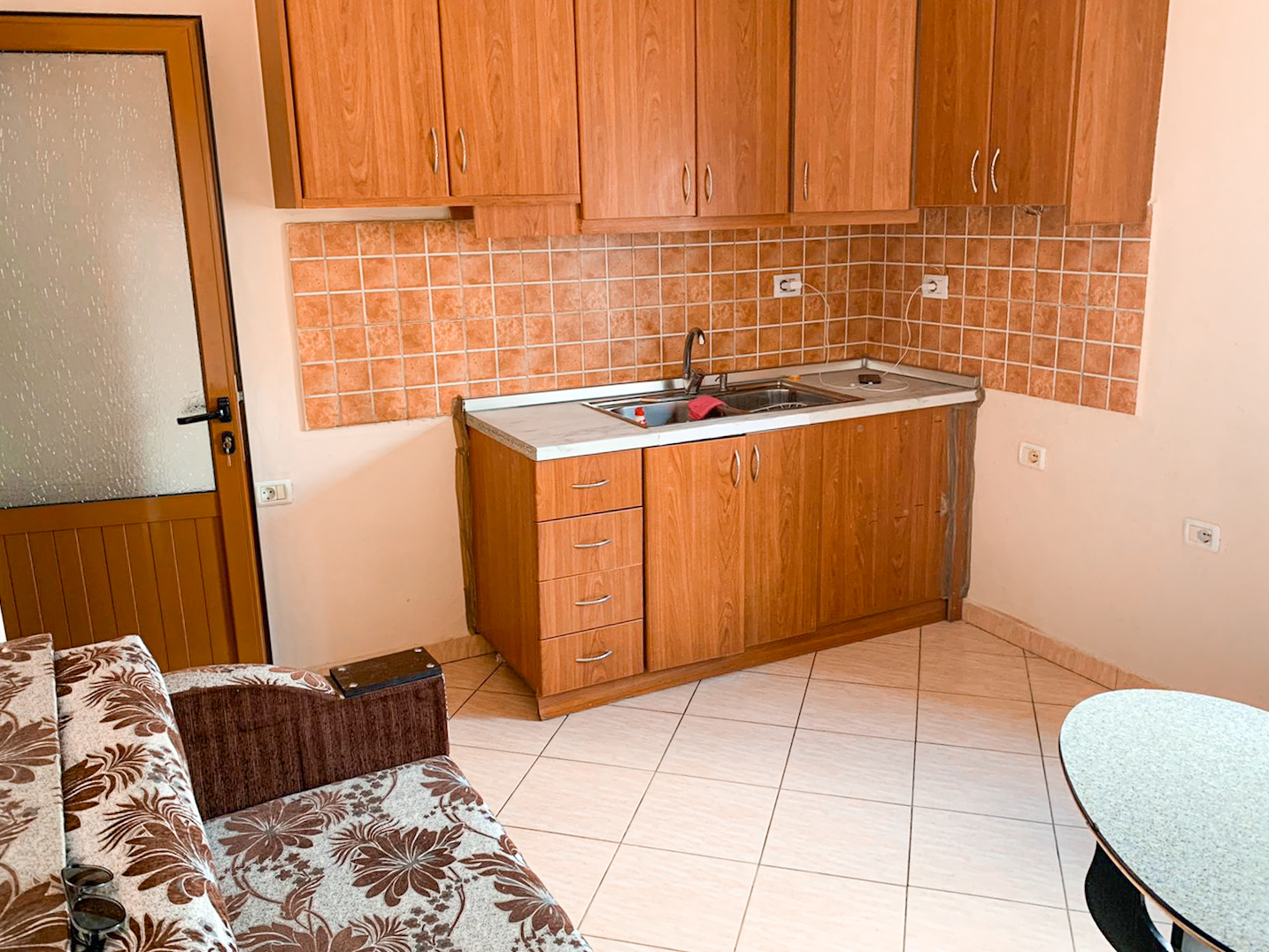 Shitet Apartament 1+1 , Qender , Korce , mbrapa Teatrit A.Z.Cajupi