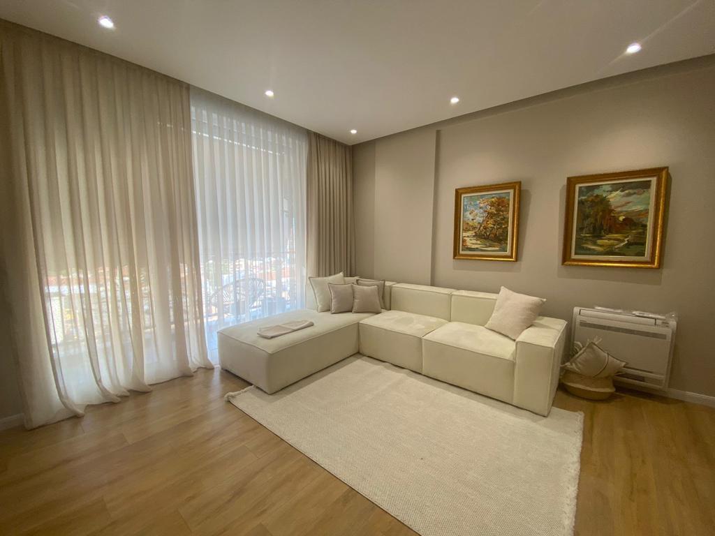 JEPET ME QIRA APARTAMENT LUKSOZ 2+1+2 - RRUGA KAVAJES